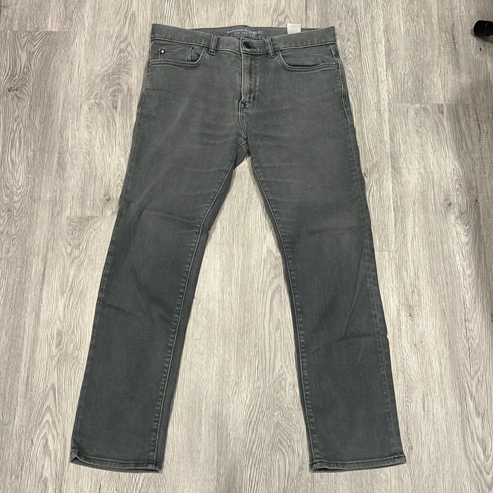 Men’s Banana Republic Stretch Gray Jean - Size 33 x 30